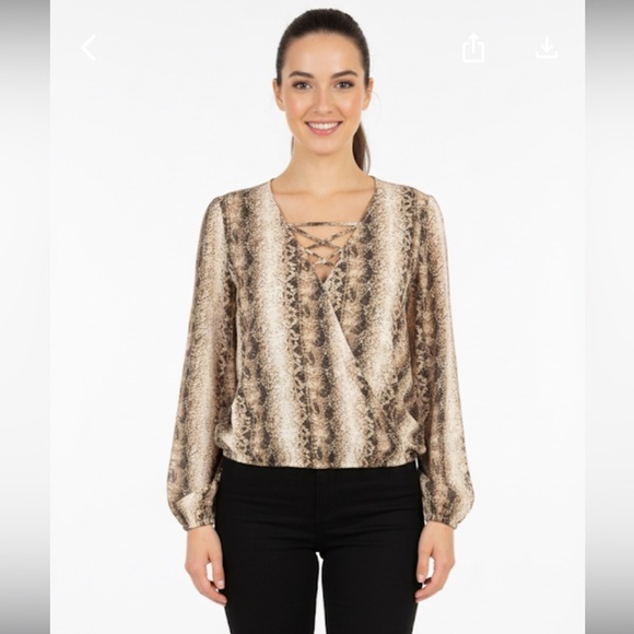 rue 21 Womens long sleeve snake/python print Medium top - Picture 1 of 5